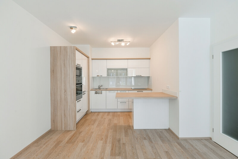 U Mlýnského kanálu, Karlín - Prague 8 | Rent, Apartment One-bedroom (2+kk), 51 m²