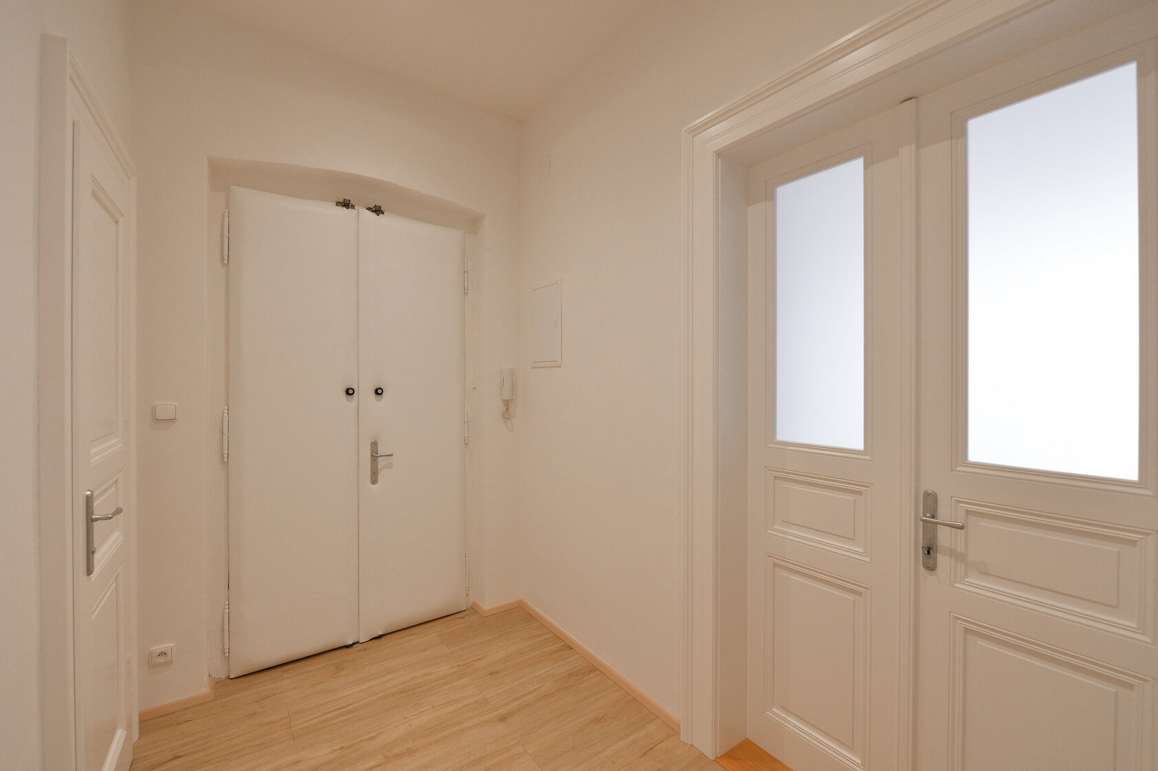 Na Výšinách, Bubeneč - Prague 7 | Rent, Apartment One-bedroom (2+1), 80 m²
