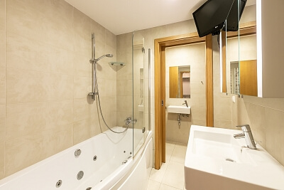 Ke Kapslovně, Žižkov - Prague 3 | Sale, Apartment One-bedroom (2+kk), 128 m²