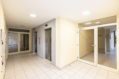 Ke Kapslovně, Žižkov - Prague 3 | Sale, Apartment One-bedroom (2+kk), 128 m²