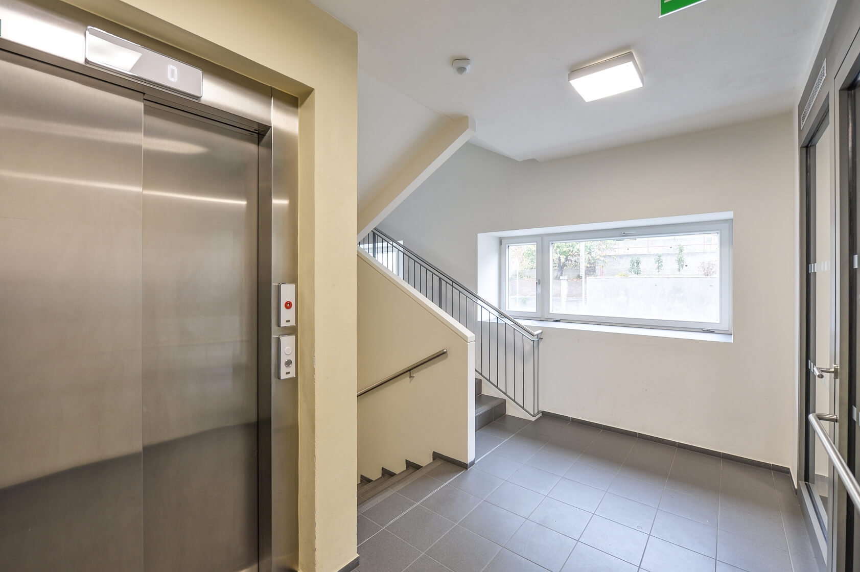 Na Pláni, Smíchov - Praha 5 | Pronájem, Byt 1+kk, 45 m²