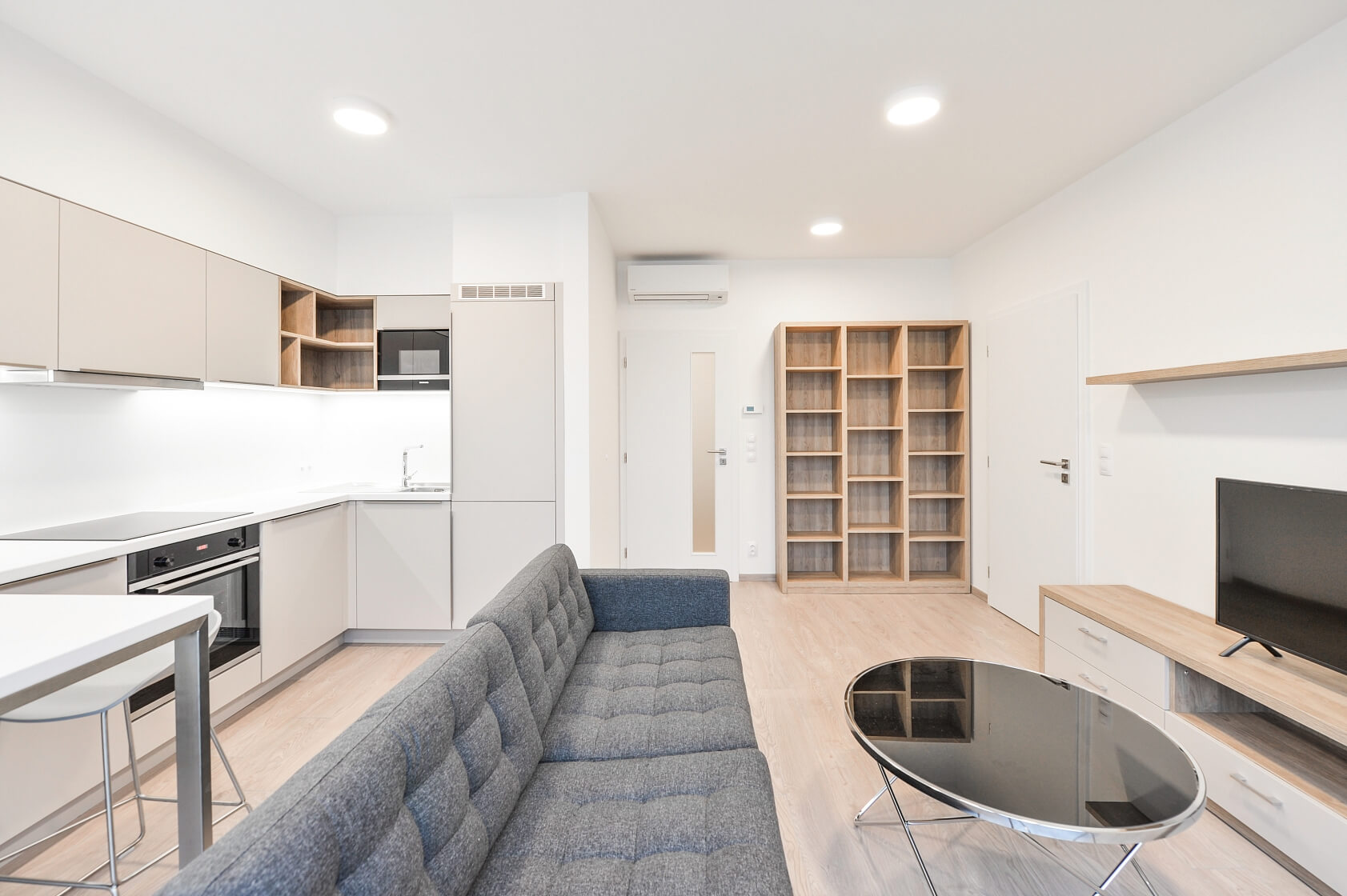 Sokolovská, Karlín - Prague 8 | Rent, Apartment One-bedroom (2+kk), 79 m²