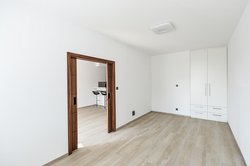 Svitákova, Stodůlky - Prague 5 | Sale, Apartment One-bedroom (2+kk), 68 m²