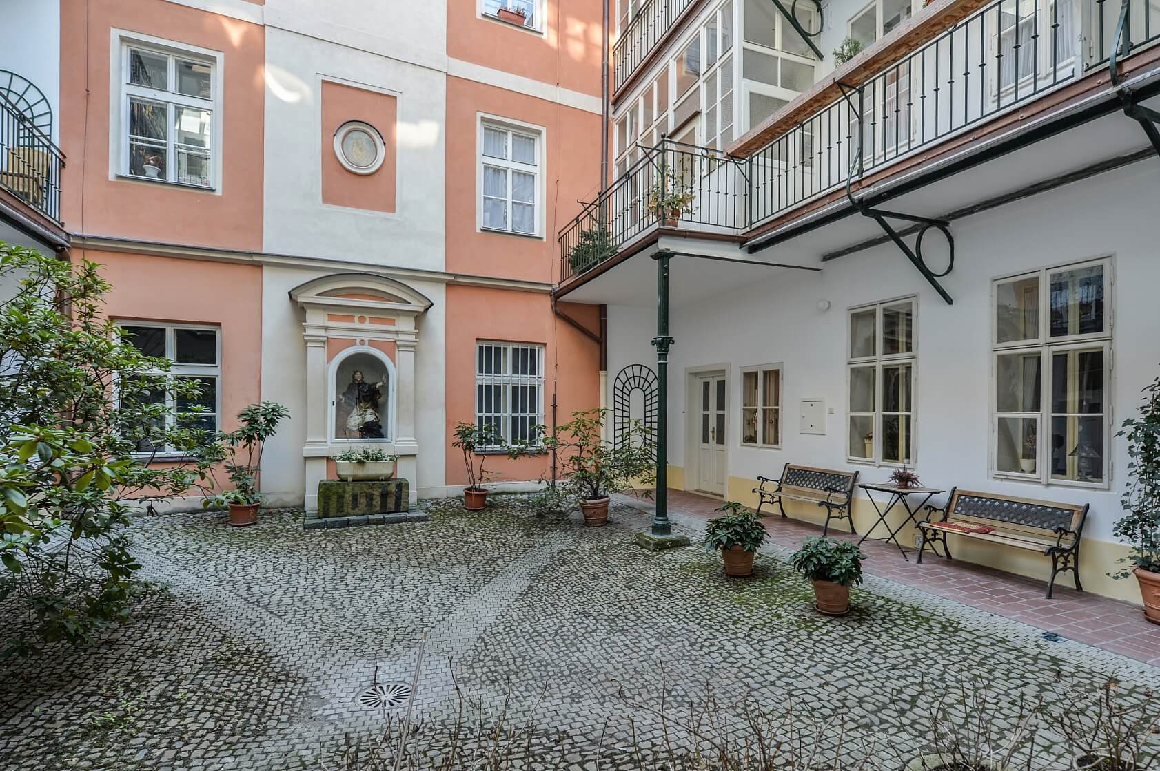 Liliová, Staré Město - Praha 1 | Pronájem, Byt 1+kk, 73 m²