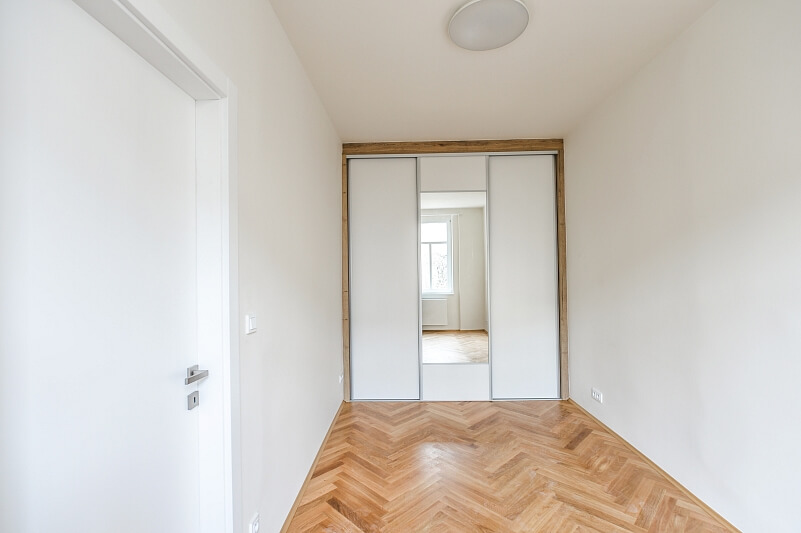 Grafická, Smíchov - Prague 5 | Rent, Apartment One-bedroom (2+kk), 42 m²