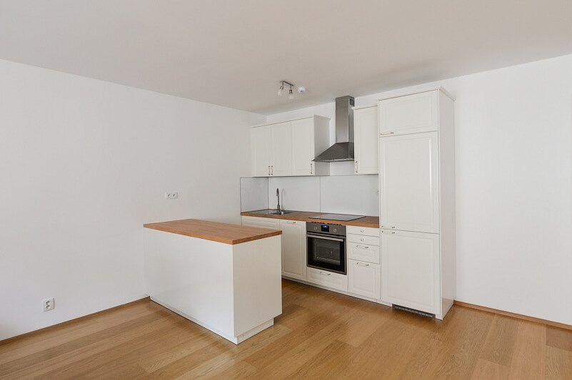 Staropramenná, Smíchov - Prague 5 | Rent, Apartment Two-bedroom (3+kk), 102 m²