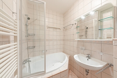 Šafaříkova, Vinohrady - Prague 2 | Sale, Apartment One-bedroom (2+1), 76 m²