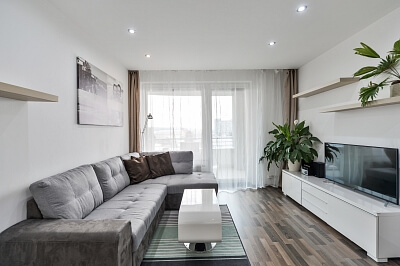 Nademlejnská, Hloubětín - Prague 9 | Sale, Apartment One-bedroom (2+kk), 60 m²