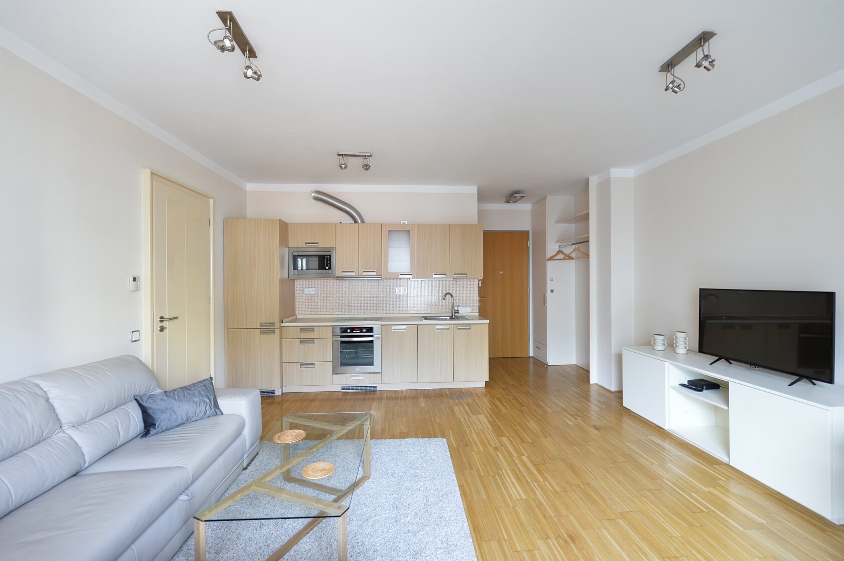 Rohanské nábřeží, Karlín - Prague 8 | Rent, Apartment One-bedroom (2+kk), 54 m²