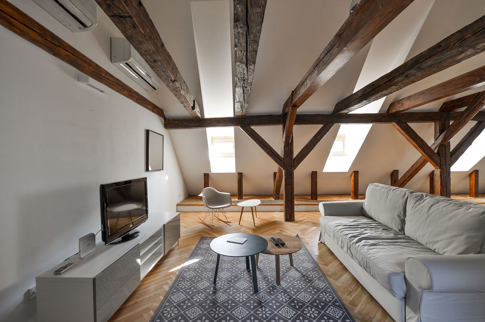 Thunovská, Malá Strana - Prague 1 | Rent, Apartment One-bedroom (2+kk), 118 m²