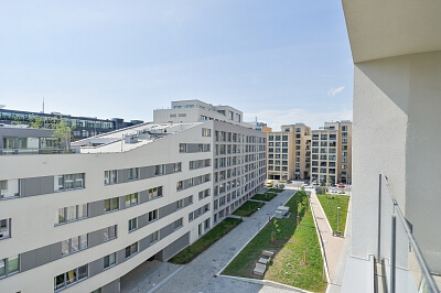 U Mlýnského kanálu, Karlín - Praha 8 | Pronájem, Byt 2+kk, 67 m²