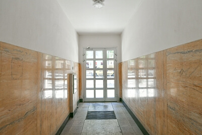 Komunardů, Holešovice - Prague 7 | Sale, Apartment One-bedroom (2+kk), 60 m²