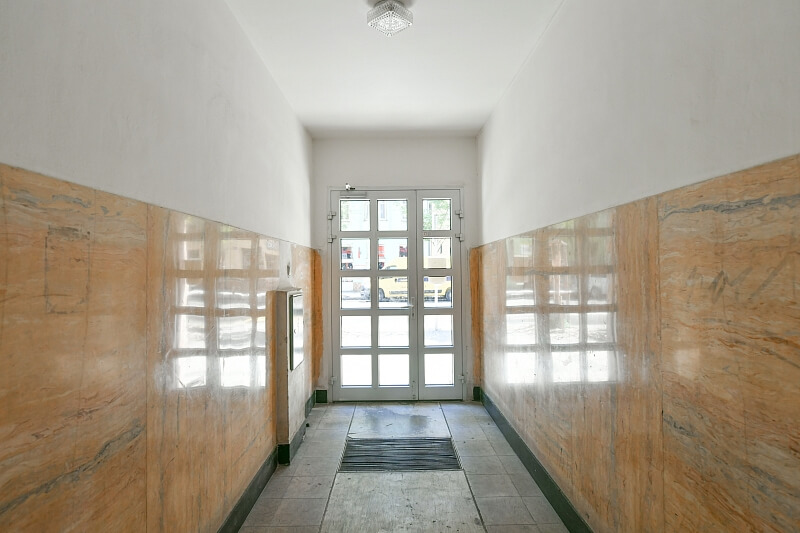 Komunardů, Holešovice - Prague 7 | Sale, Apartment One-bedroom (2+kk), 60 m²