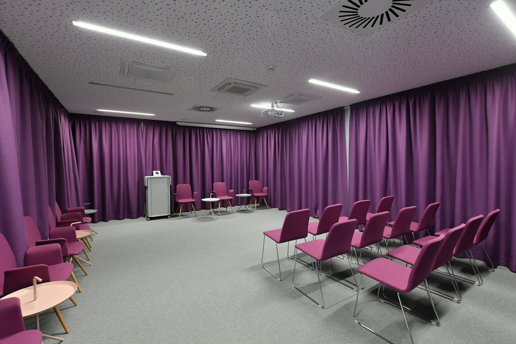 Kobrova, Smíchov - Praha 5 | Pronájem, Byt 2+kk, 93 m²