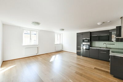 Staropramenná, Smíchov - Prague 5 | Rent, Apartment One-bedroom (2+kk), 80 m²