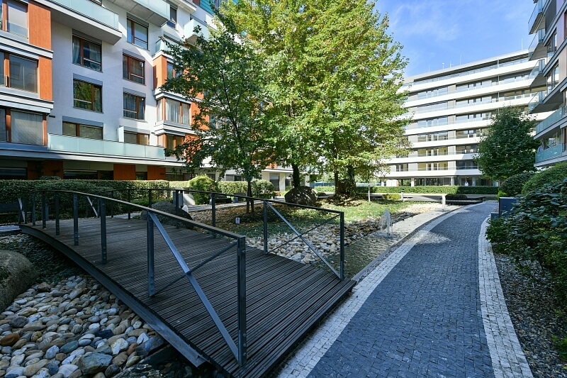 Rohanské nábřeží, Karlín - Prague 8 | Rent, Apartment One-bedroom (2+kk), 65 m²