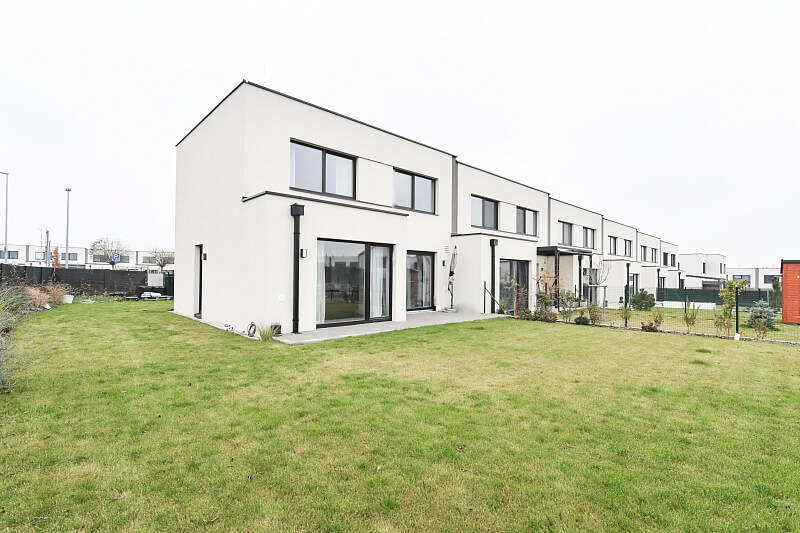 Skřivánčí, Březiněves - Prague 8 | Rent, House Three-bedroom (4+kk), 142 m²