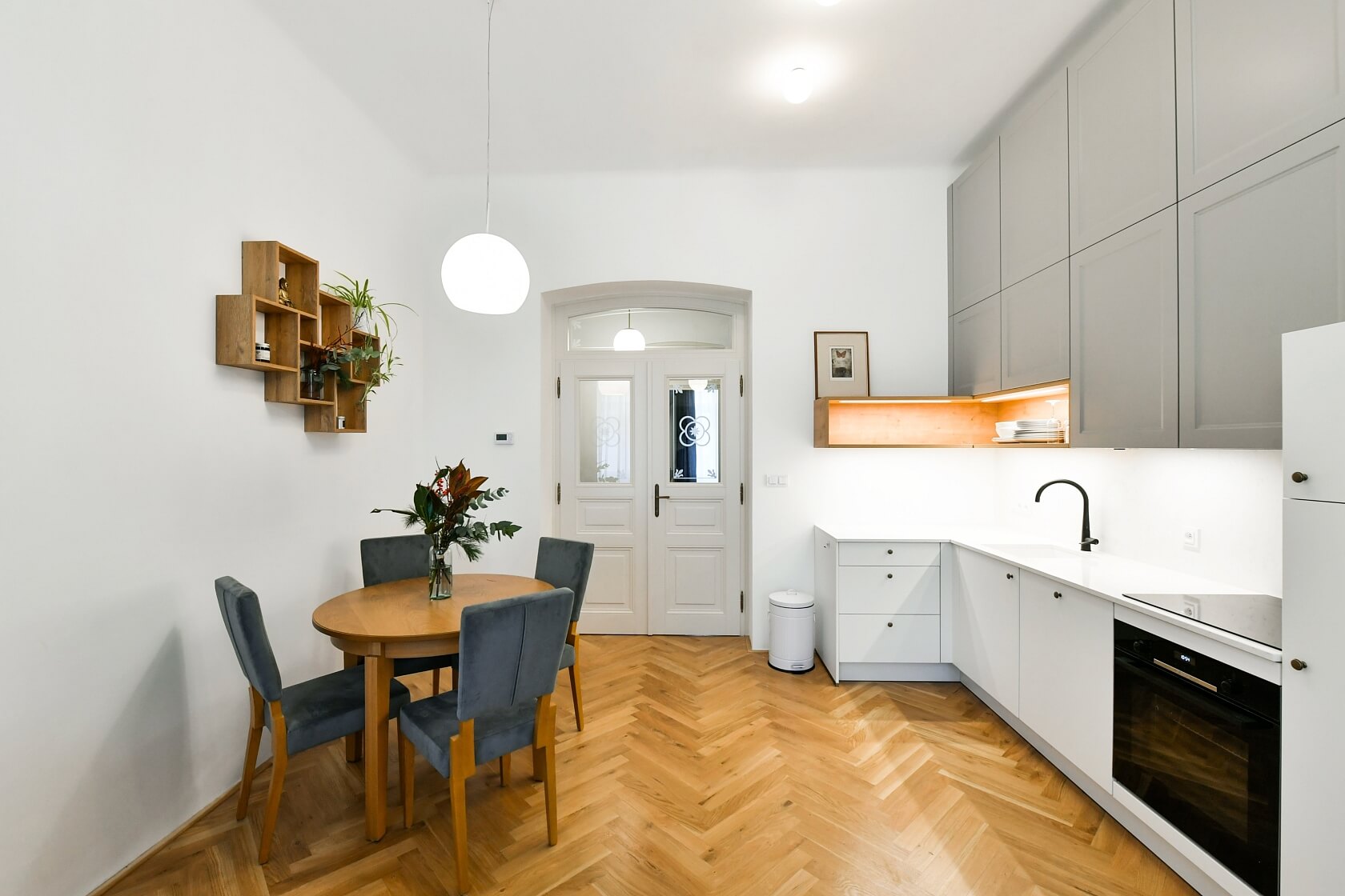 Varšavská, Vinohrady - Prague 2 | Rent, Apartment One-bedroom (2+kk), 50 m²