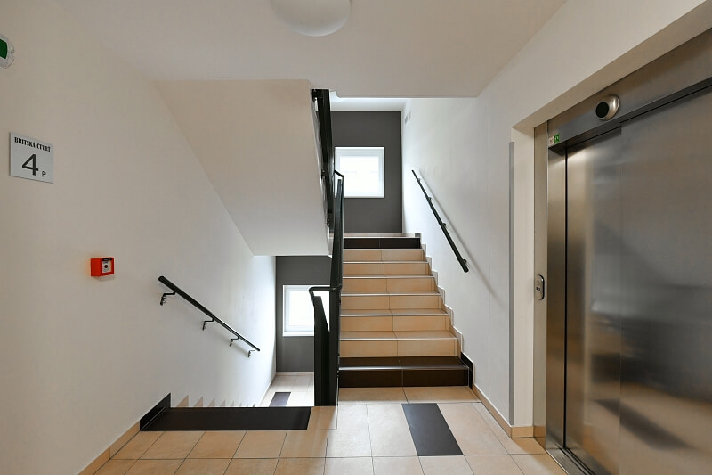 Svitákova, Stodůlky - Prague 5 | Rent, Apartment Three-bedroom (4+kk), 112 m²