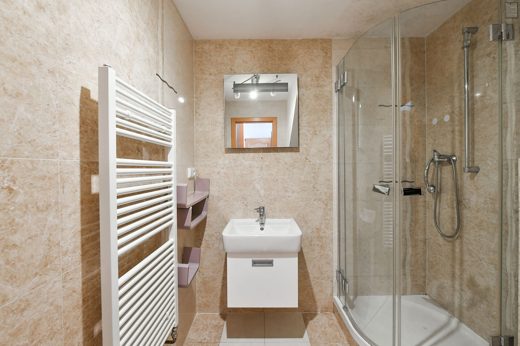 Javorová, Kobylisy - Praha 8 | Pronájem, Rodinný dům 5+kk, 237 m²