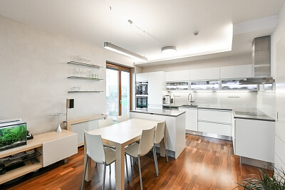 V Třešňovce, Hrdlořezy - Prague 9 | Sale, Apartment Two-bedroom (3+kk), 101 m²