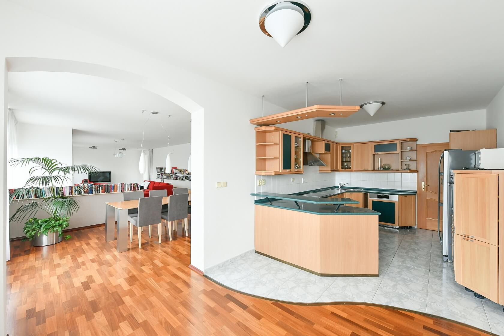 Chotovická, Kobylisy - Praha 8 | Pronájem, Byt 5+kk, 263 m²