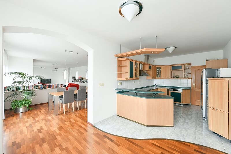 Chotovická, Kobylisy - Praha 8 | Pronájem, Byt 5+kk, 263 m²