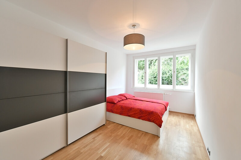 Holečkova, Smíchov - Prague 5 | Sale, Apartment Two-bedroom (3+kk), 64 m²