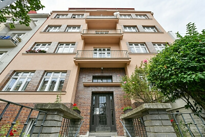 Holečkova, Smíchov - Prague 5 | Sale, Apartment Two-bedroom (3+kk), 64 m²