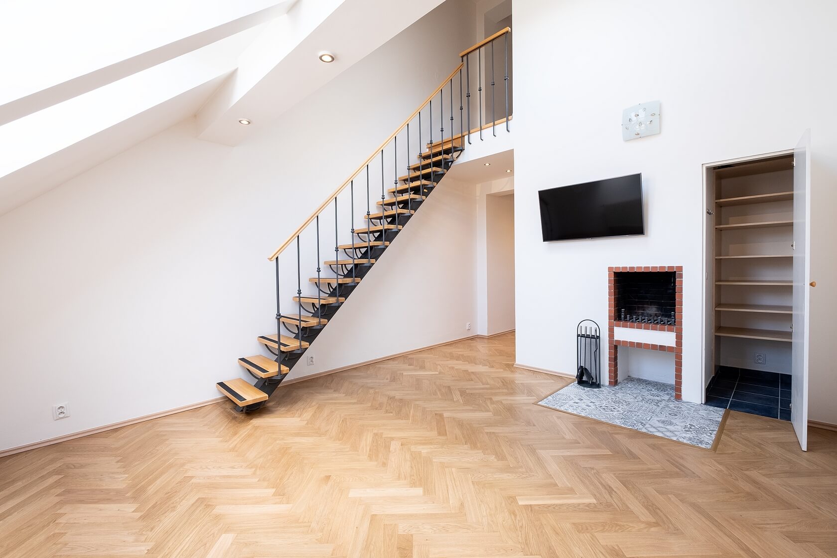 Uruguayská, Vinohrady - Prague 2 | Rent, Apartment One-bedroom (2+1), 85 m²