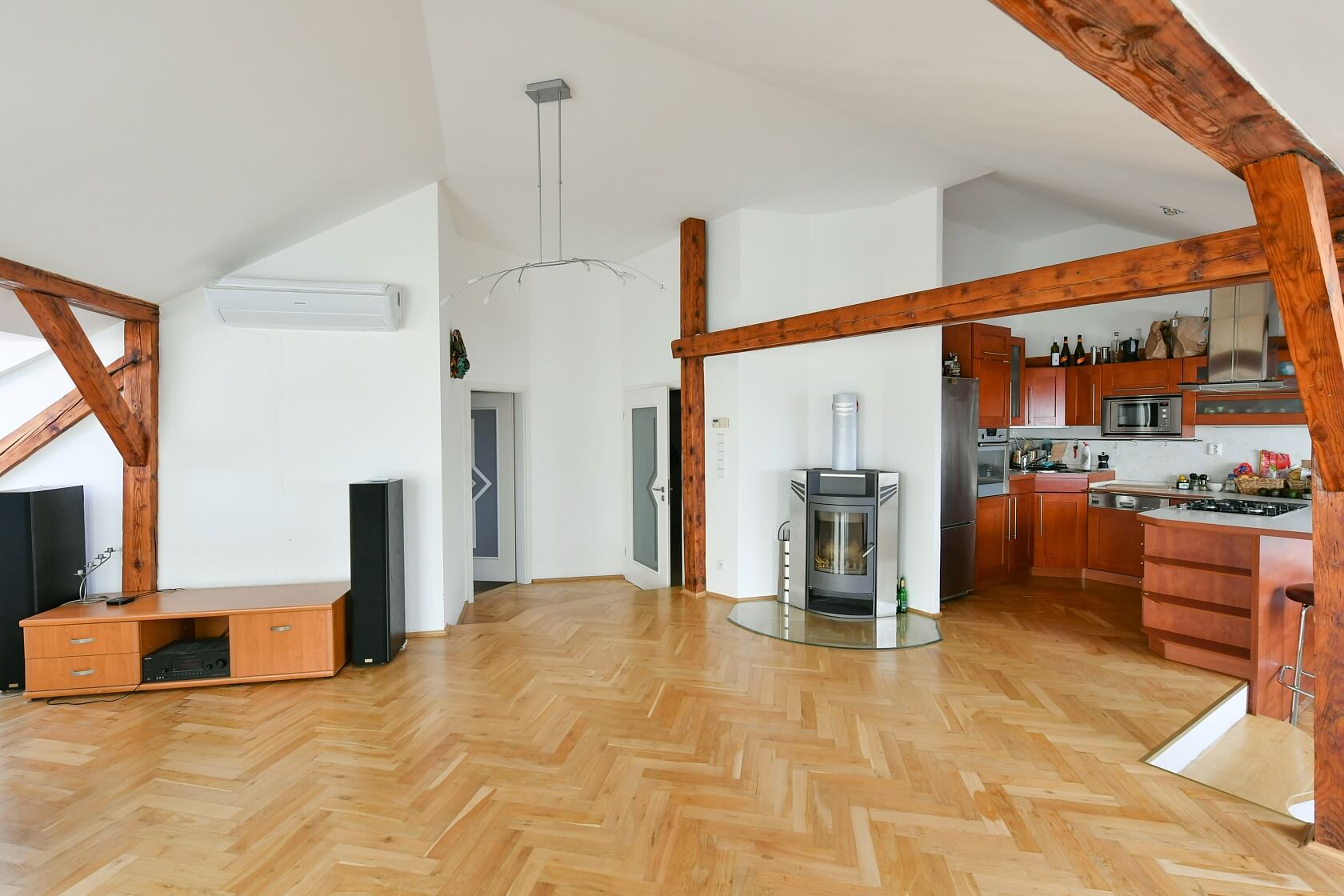 Seifertova, Žižkov - Prague 3 | Rent, Apartment Three-bedroom (4+kk), 186 m²