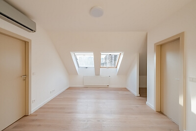 Mezilehlá, Hrdlořezy - Prague 9 | Sale, Apartment Three-bedroom (4+kk), 155 m²