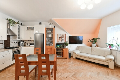 Bulharská, Vršovice - Prague 10 | Sale, Apartment Two-bedroom (3+kk), 73 m²
