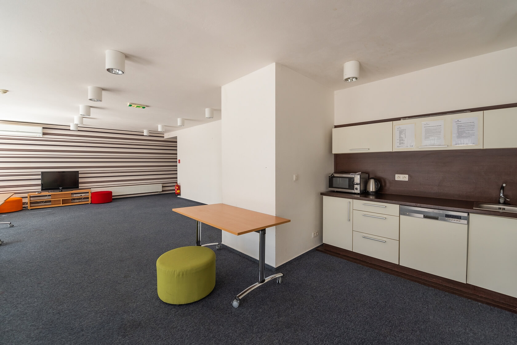 Bratislavský kraj, Nové Mesto - Bratislava III | Pronájem, Byt 2+1, 62 m²