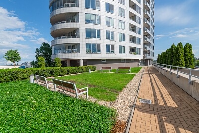Bratislavský kraj, Nové Mesto - Bratislava III | Pronájem, Byt 2+1, 62 m²