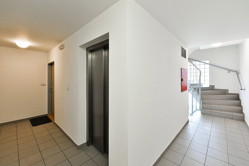 Bolívarova, Břevnov - Prague 6 | Sale, Apartment One-bedroom (2+kk), 70 m²