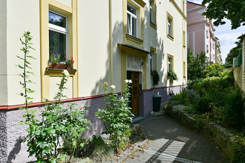 U Klavírky, Smíchov - Prague 5 | Rent, Apartment Studio (1+1), 49 m²