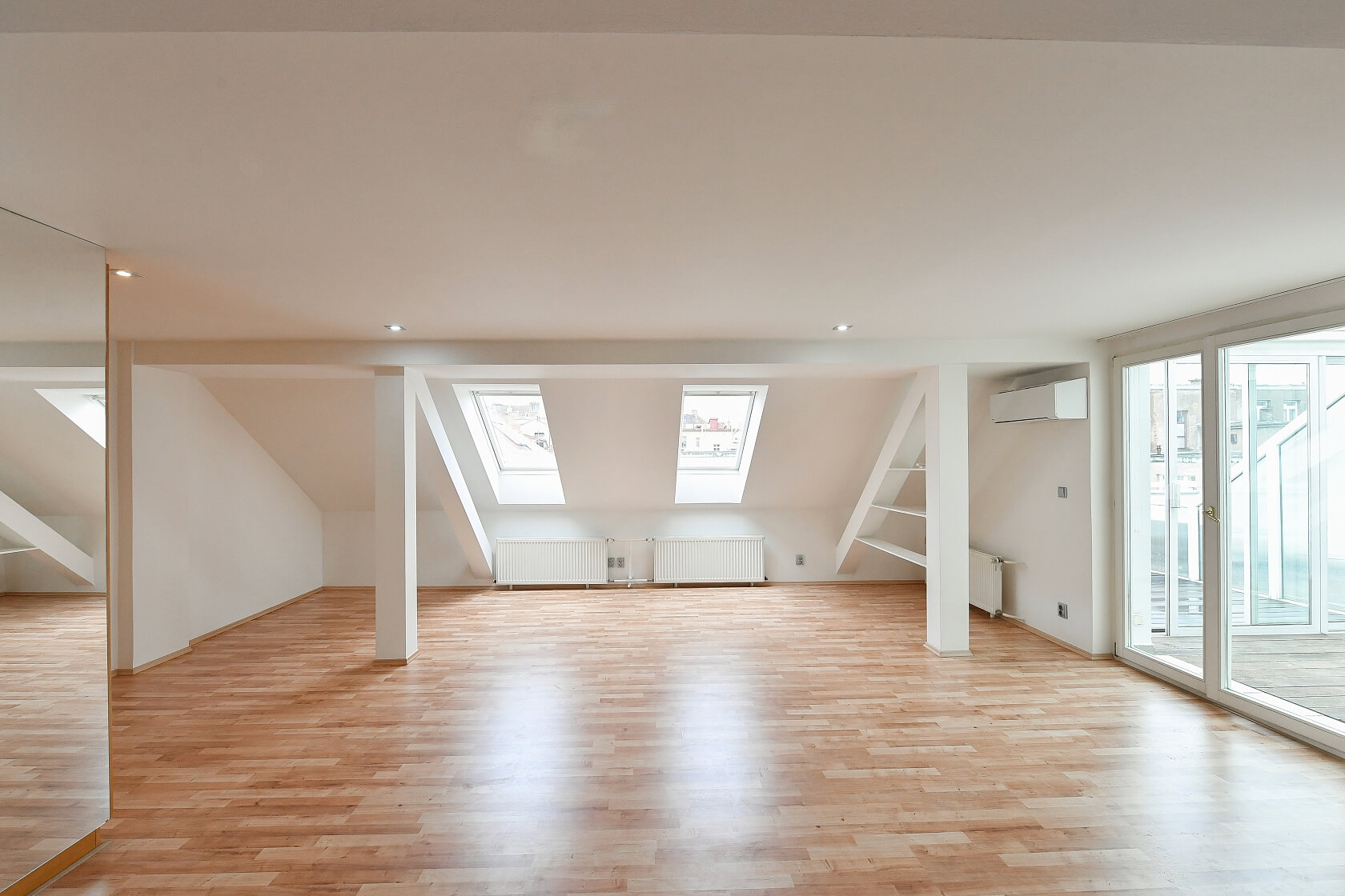 Malá Štěpánská, Nové Město - Prague 2 | Rent, Apartment Two-bedroom (3+1), 145 m²