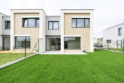 U Trati, Strašnice - Prague 10 | Rent, House Four-bedroom (5+kk), 158 m²