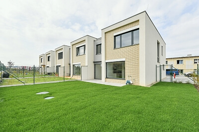 U Trati, Strašnice - Praha 10 | Pronájem, Rodinný dům 5+kk, 158 m²