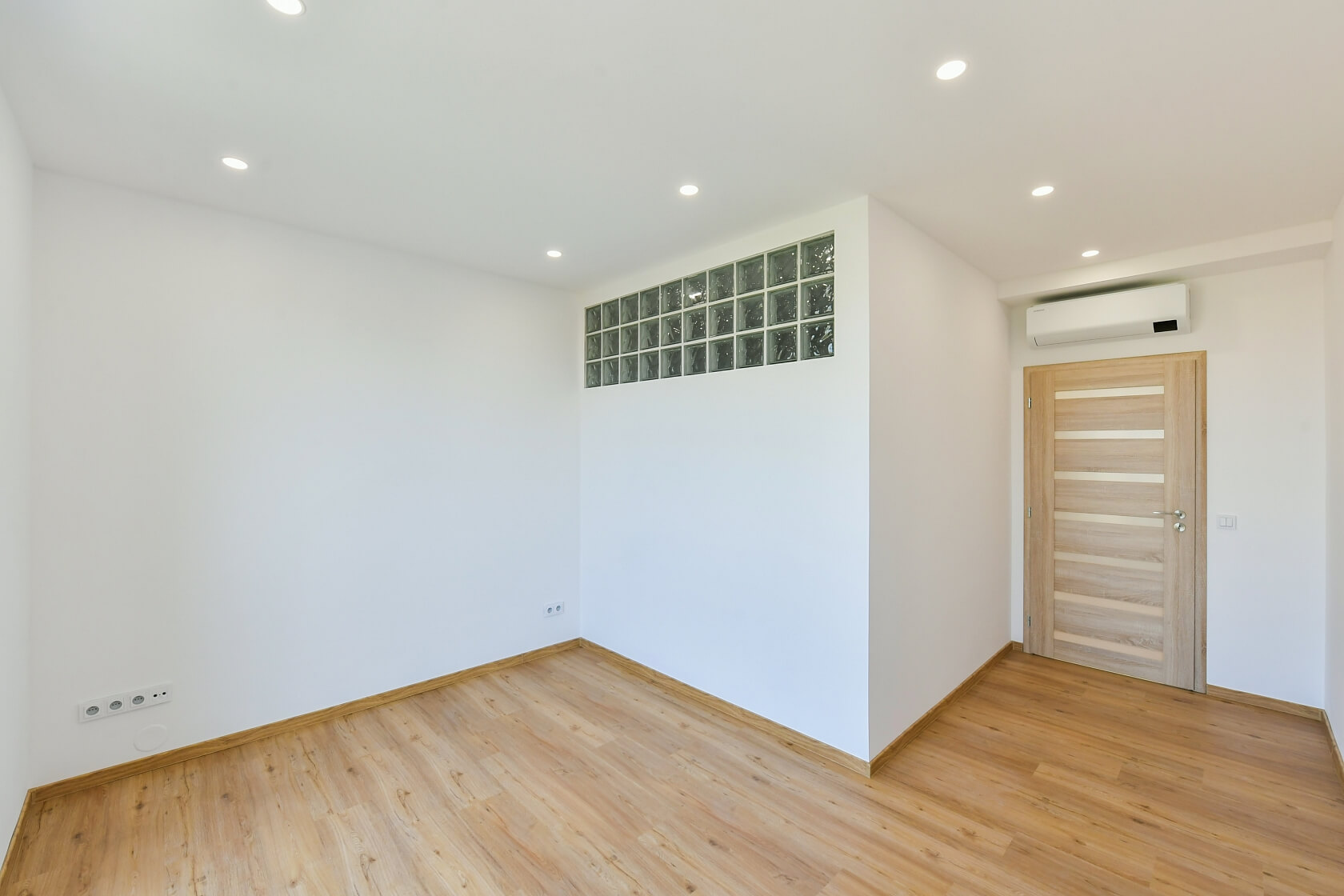 Jihozápadní IV, Záběhlice - Prague 4 | Rent, Apartment One-bedroom (2+kk), 97 m²