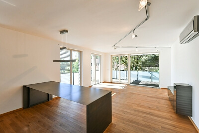 Mezilehlá, Hrdlořezy - Prague 9 | Sale, Apartment Three-bedroom (4+kk), 133 m²