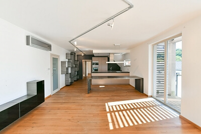 Mezilehlá, Hrdlořezy - Prague 9 | Sale, Apartment Three-bedroom (4+kk), 133 m²