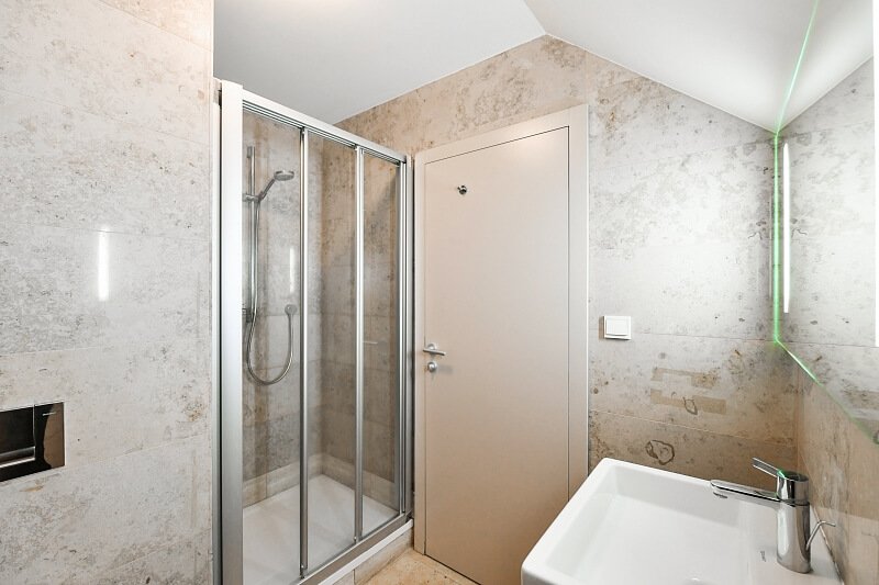 Mezilehlá, Hrdlořezy - Prague 9 | Sale, Apartment Three-bedroom (4+kk), 133 m²