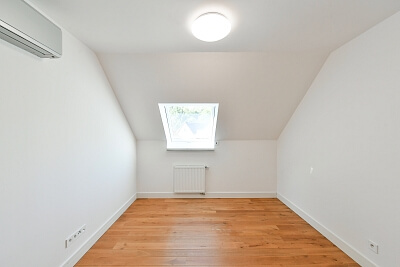 Mezilehlá, Hrdlořezy - Prague 9 | Sale, Apartment Three-bedroom (4+kk), 133 m²