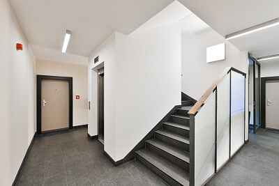 Mezilehlá, Hrdlořezy - Prague 9 | Sale, Apartment Three-bedroom (4+kk), 133 m²