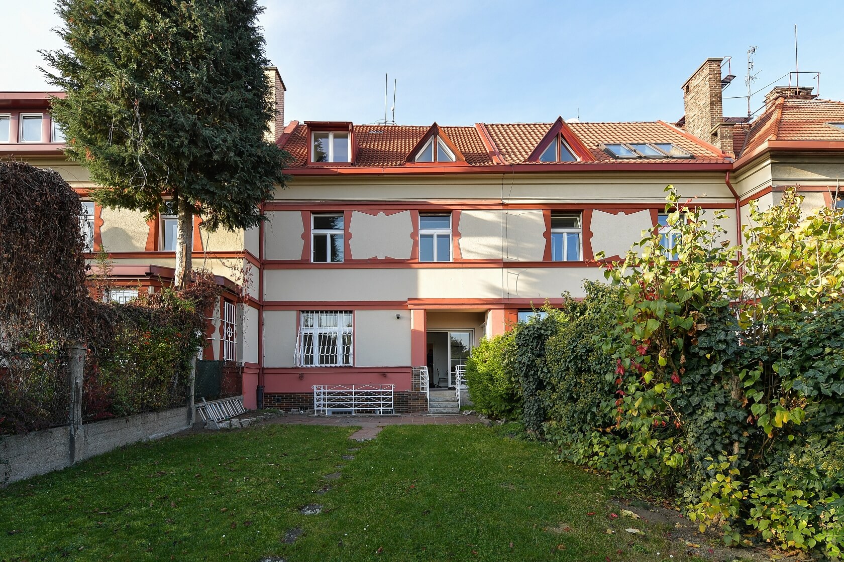 Sibeliova, Střešovice - Praha 6 | Pronájem, Rodinný dům 5+1, 220 m²