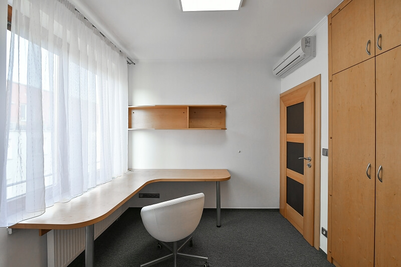 Flajská, Strašnice - Prague 10 | Rent, Apartment Three-bedroom (4+1), 112 m²