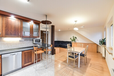 U kombinátu, Strašnice - Prague 10 | Rent, Apartment Three-bedroom (4+kk), 105 m²