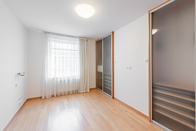 Nad Okrouhlíkem, Libeň - Prague 8 | Sale, Apartment Two-bedroom (3+kk), 91 m²
